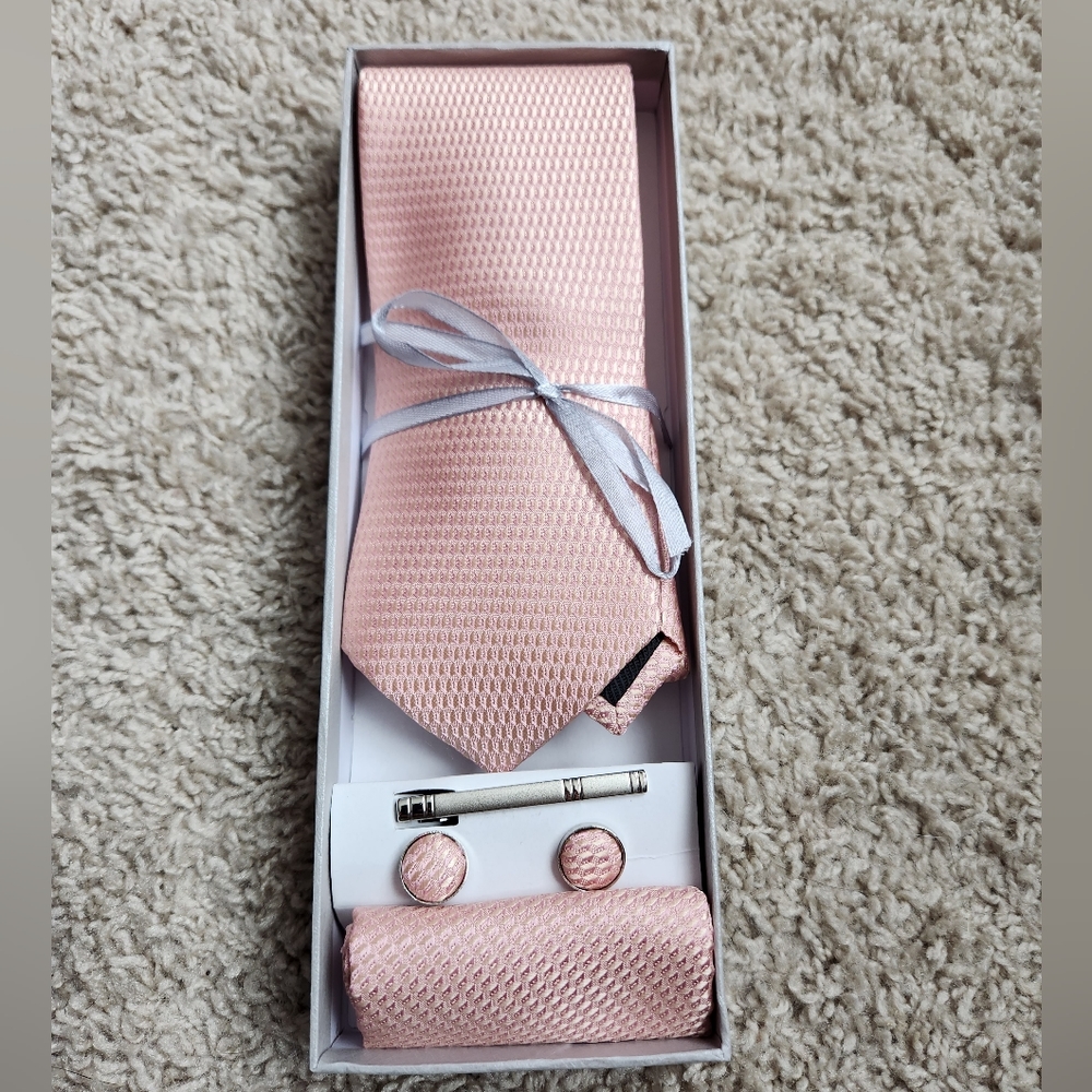 Men's rosey pink tie